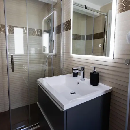 Apartment Digital Nomad Friends